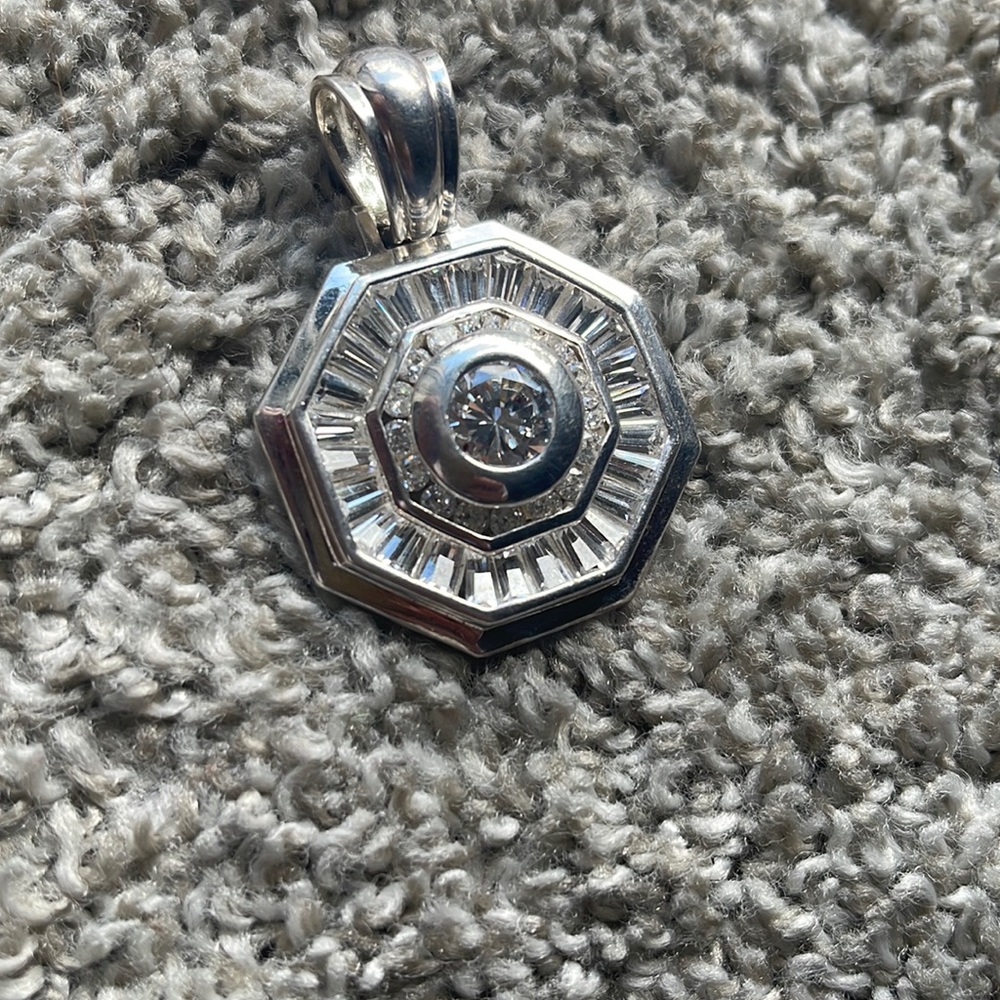 Silver Octagon Pendant(Dije)  Pre-Owned Good. Rhinestones
